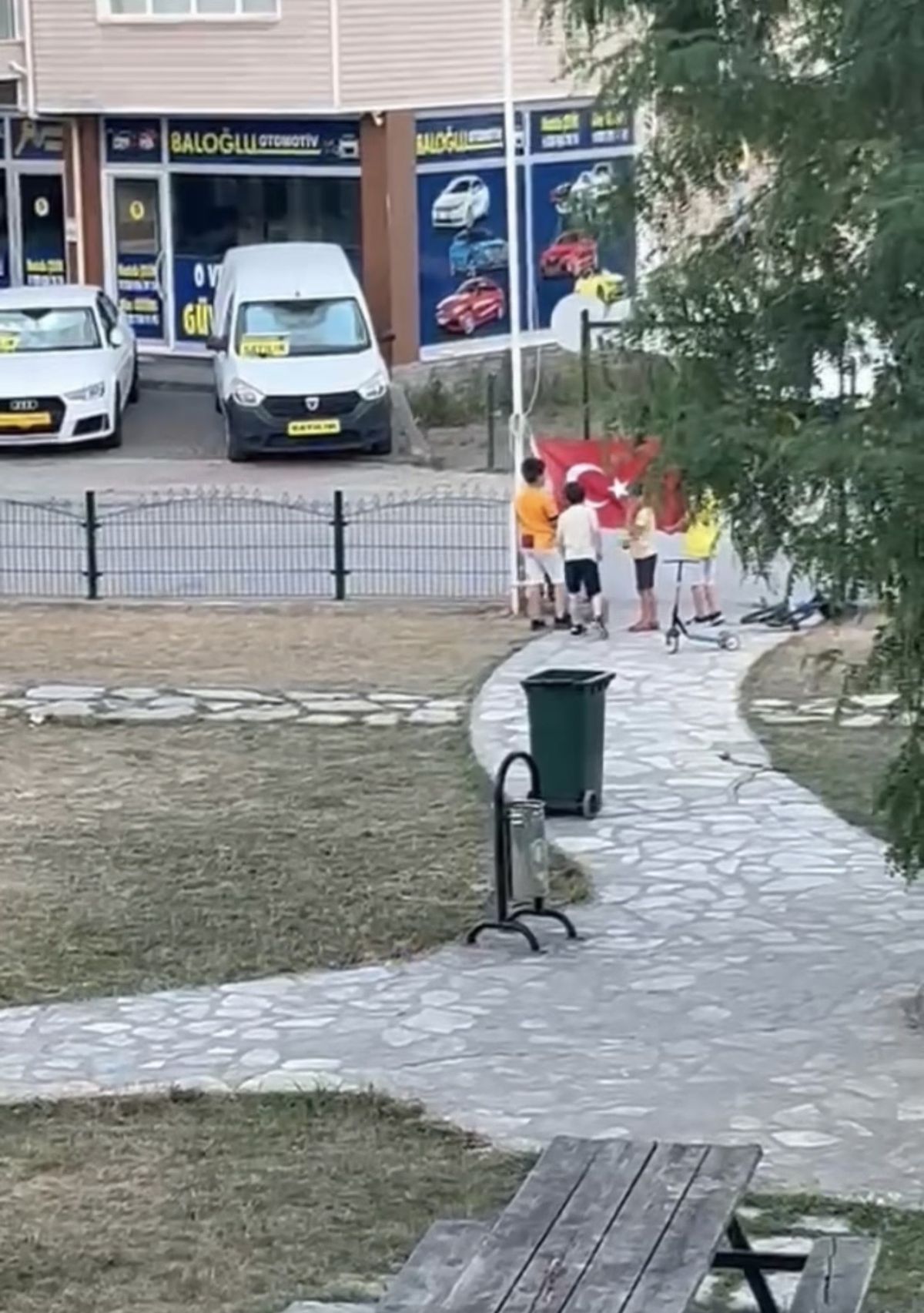 Çocuklardan Bayrak Sevgisi