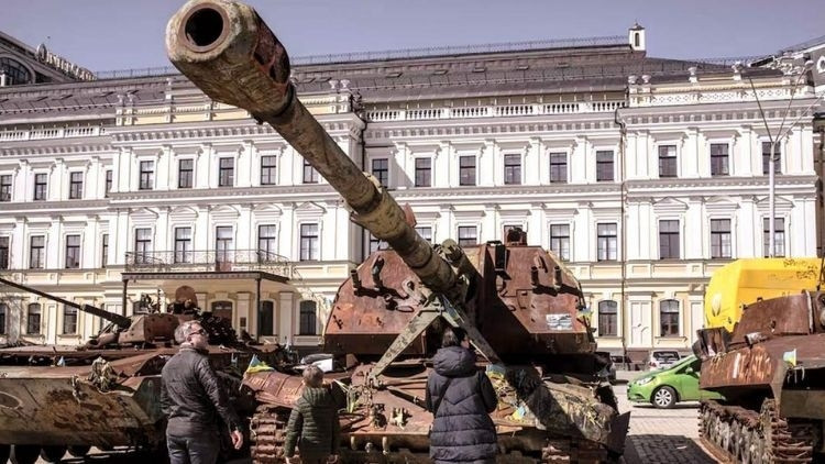 Kiev Rus silahlarını Batı’ya açtı